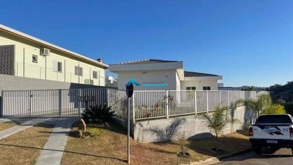 Casa à venda com 3 quartos, 900m² - Foto 2