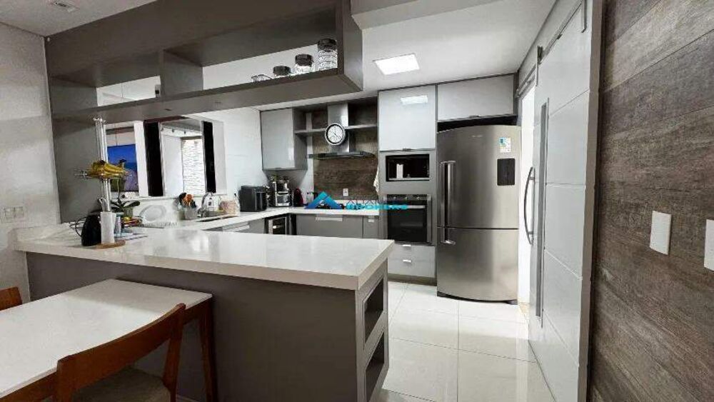 Casa de Condomínio à venda com 4 quartos, 240m² - Foto 4