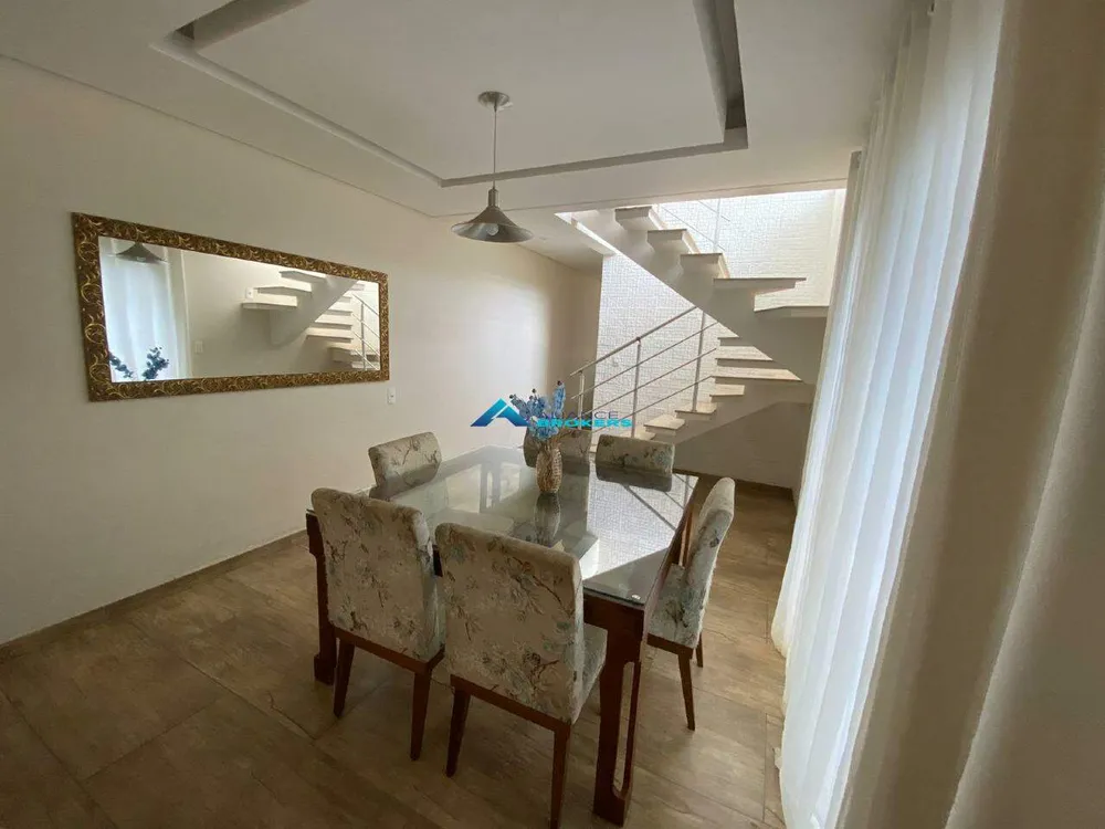 Casa, 4 quartos, 230 m² - Foto 1