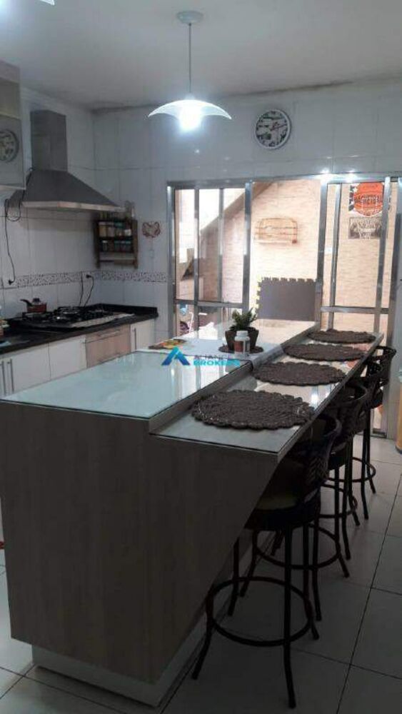 Casa à venda com 3 quartos, 220m² - Foto 8