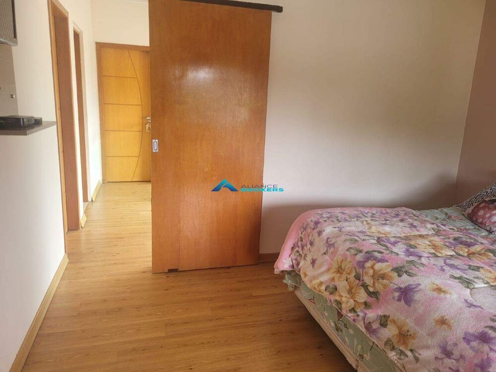 Casa à venda com 4 quartos, 200m² - Foto 18
