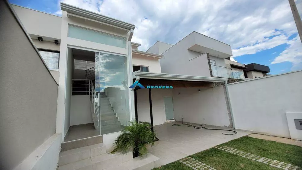 Casa à venda com 3 quartos, 130m² - Foto 1