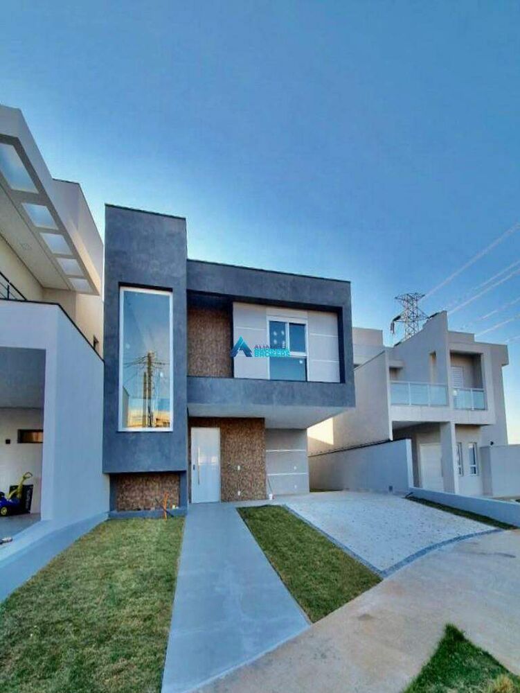 Casa à venda com 4 quartos, 205m² - Foto 1