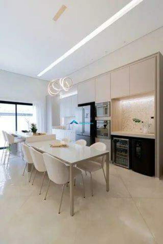 Casa à venda com 4 quartos, 205m² - Foto 4