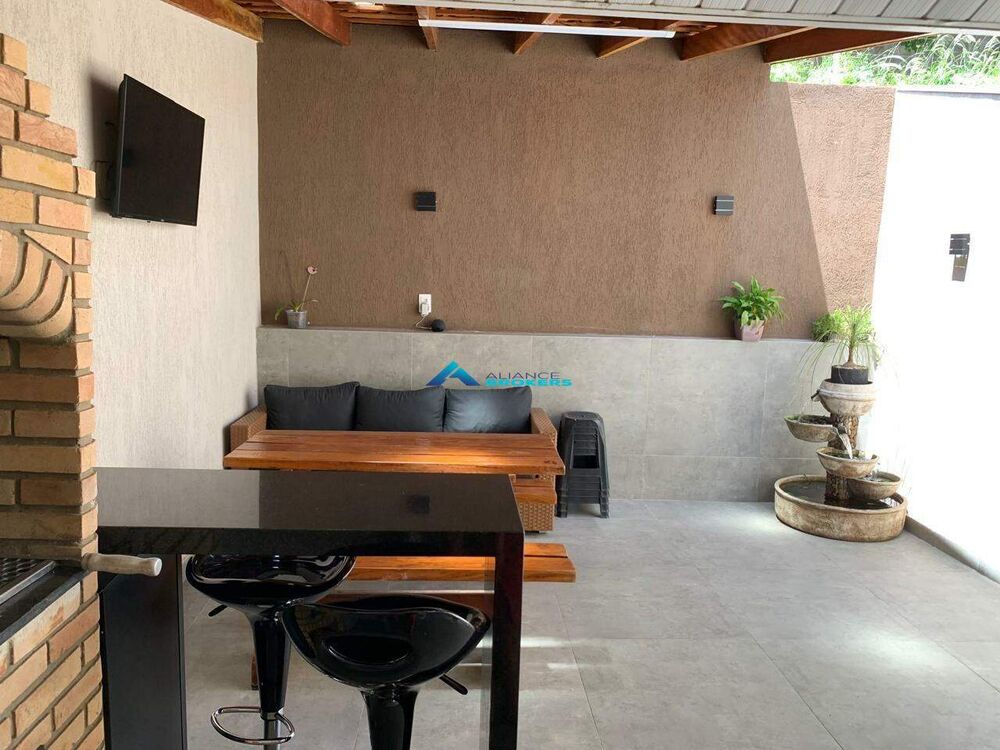 Casa à venda com 2 quartos, 78m² - Foto 1