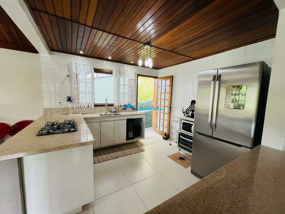 Casa de Condomínio para alugar com 2 quartos, 150m² - Foto 9