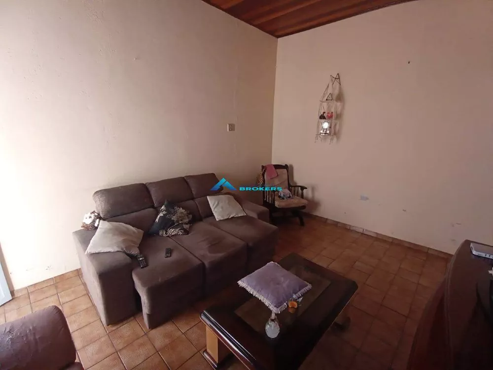 Casa à venda com 2 quartos, 120m² - Foto 1