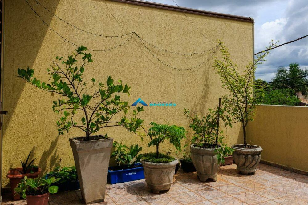 Casa à venda com 3 quartos, 130m² - Foto 2