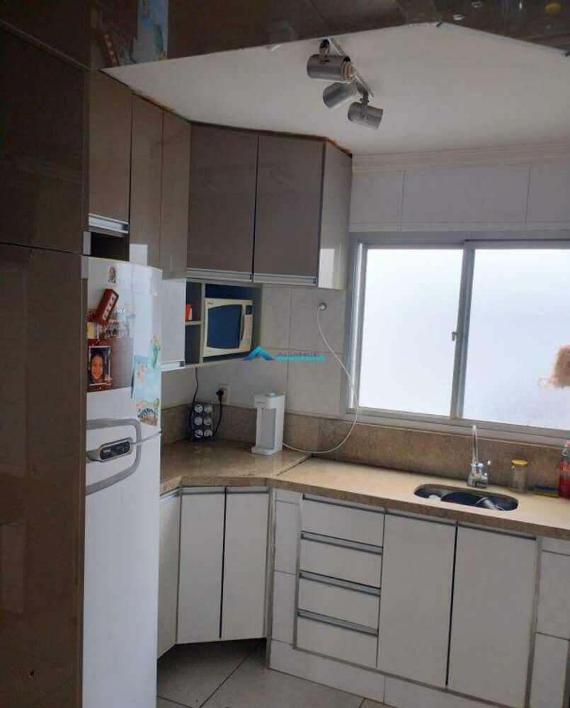 Apartamento à venda com 2 quartos, 70m² - Foto 3