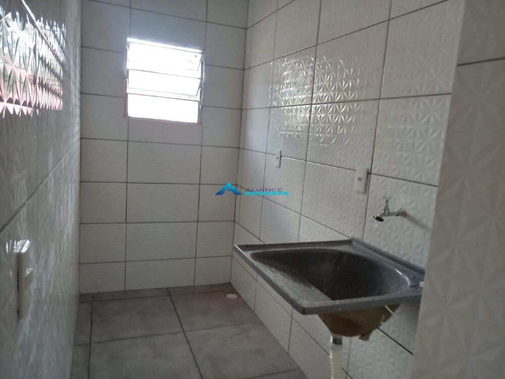 Casa à venda com 4 quartos, 180m² - Foto 2