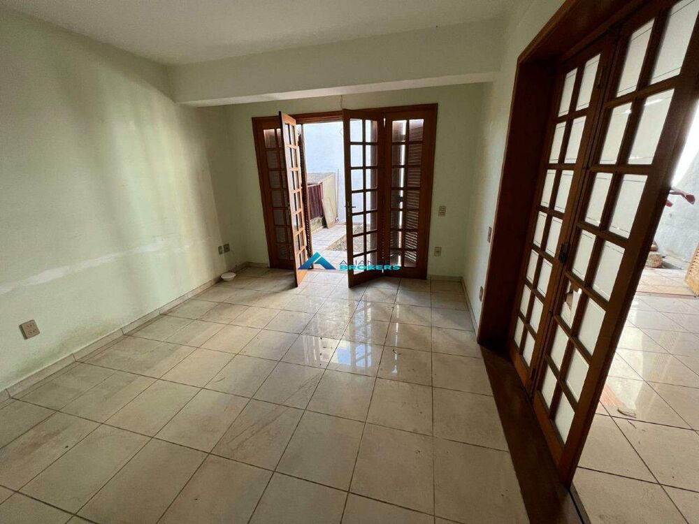 Casa, 3 quartos, 253 m² - Foto 2