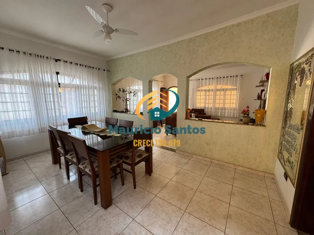 Casa, 5 quartos, 219 m² - Foto 1