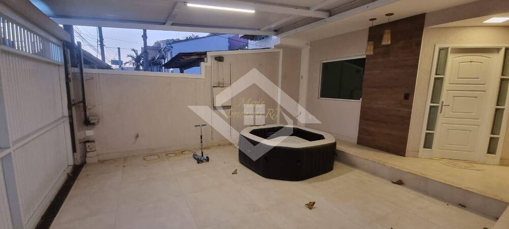 Casa à venda com 3 quartos, 180m² - Foto 1