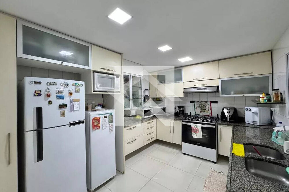 Casa à venda com 3 quartos, 168m² - Foto 4
