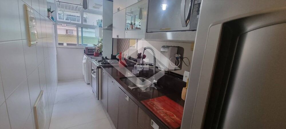 Apartamento à venda com 2 quartos, 70m² - Foto 3