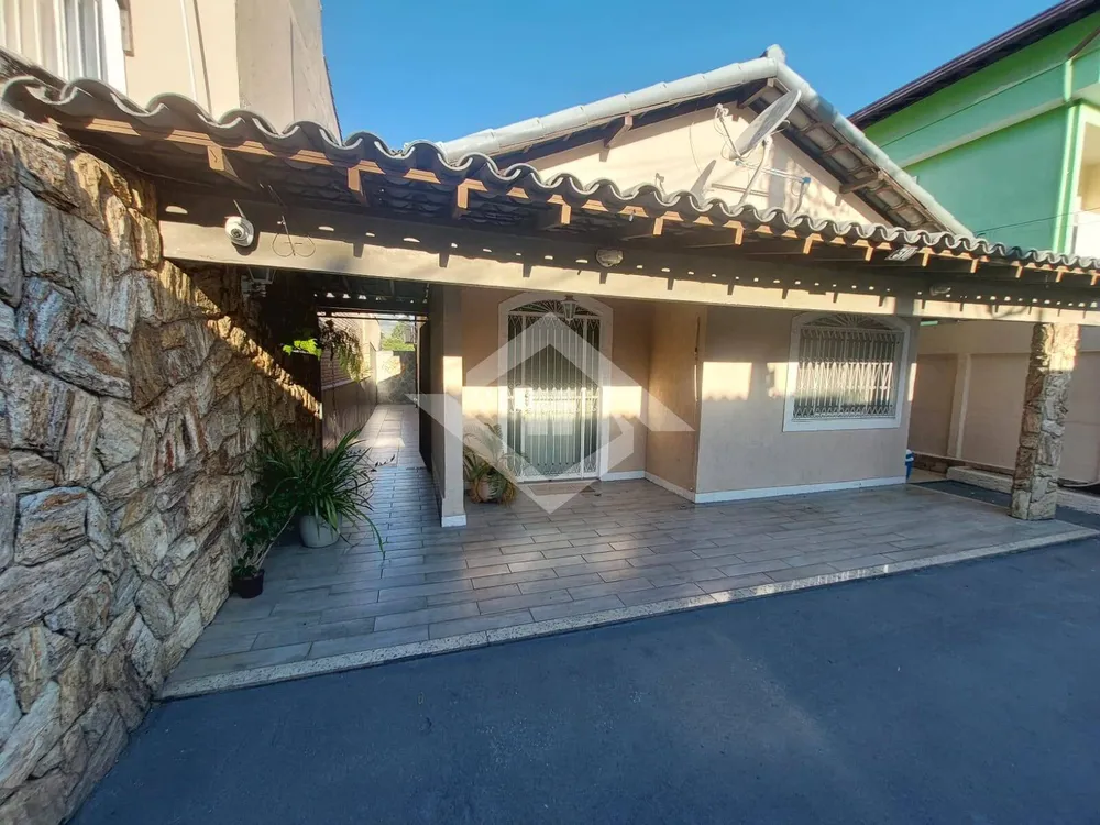Casa, 3 quartos, 245 m² - Foto 1