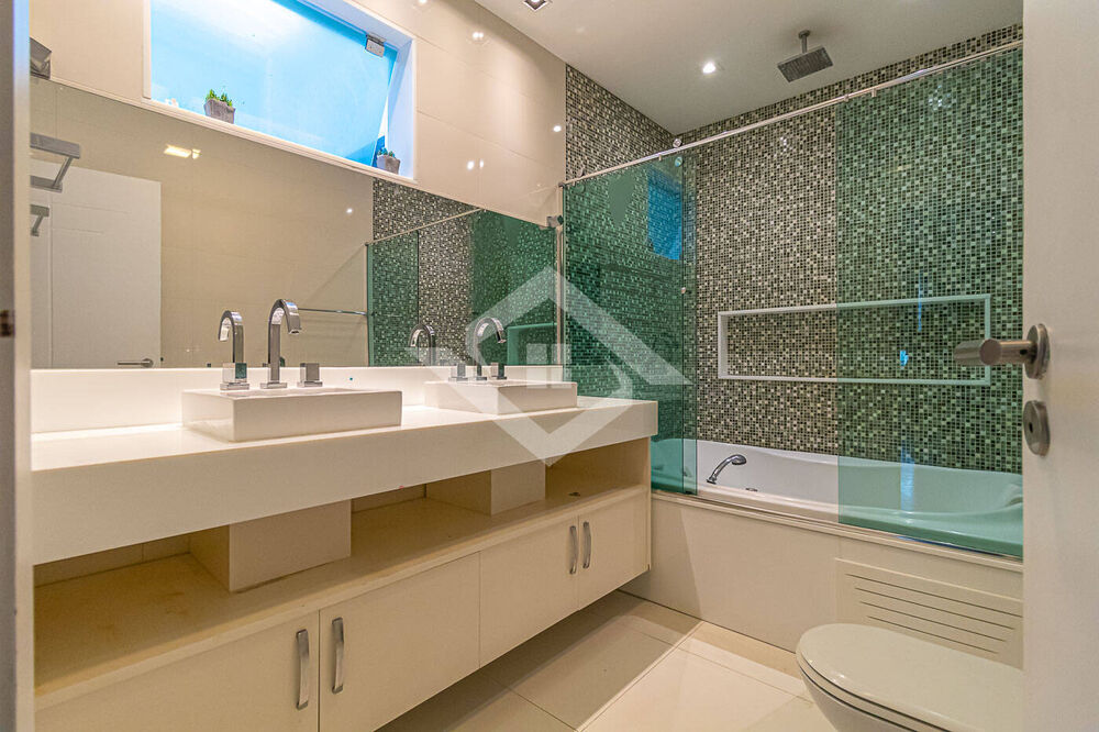 Casa à venda com 4 quartos, 595m² - Foto 1