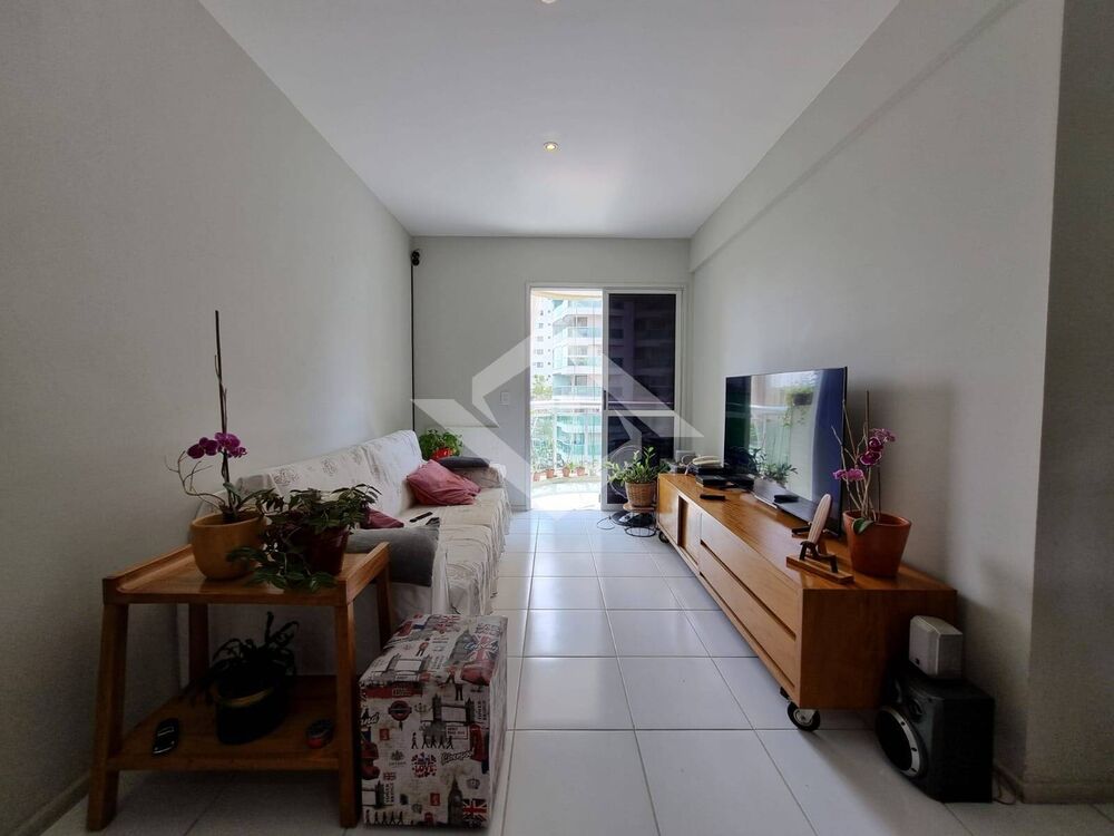 Apartamento à venda com 2 quartos, 64m² - Foto 4