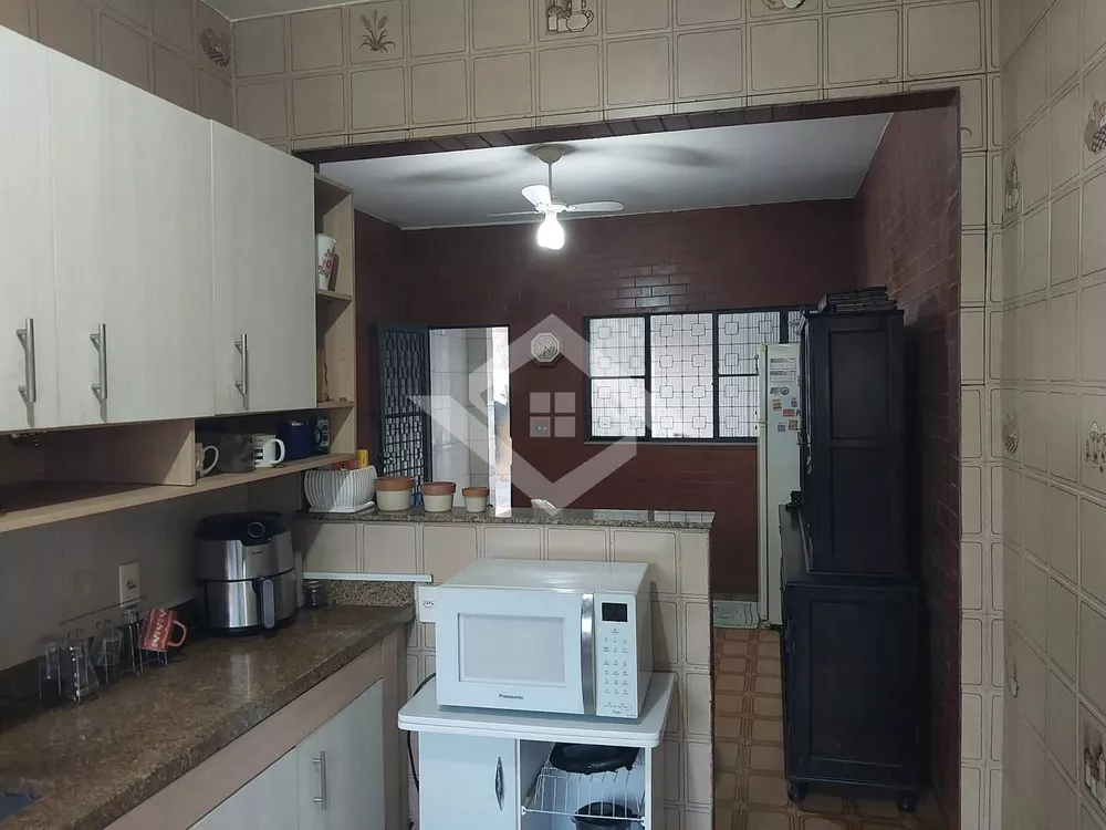 Casa à venda com 5 quartos, 250m² - Foto 10