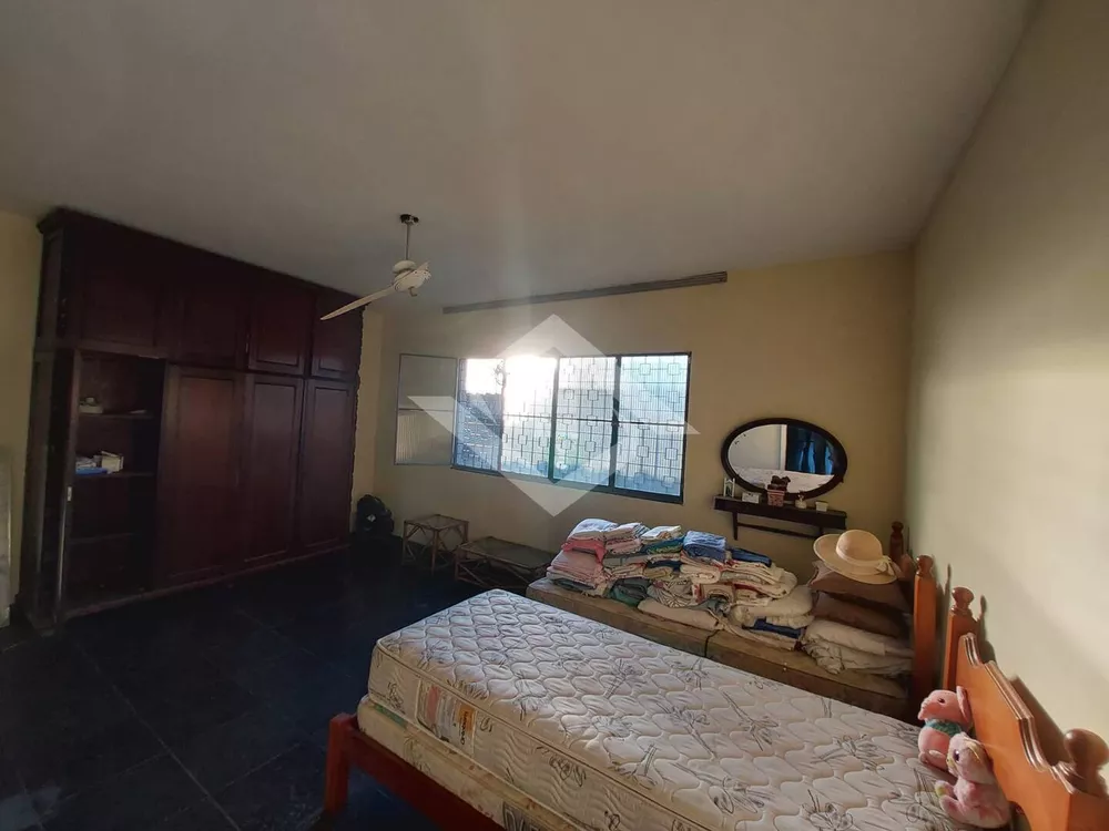 Casa à venda com 5 quartos, 250m² - Foto 12