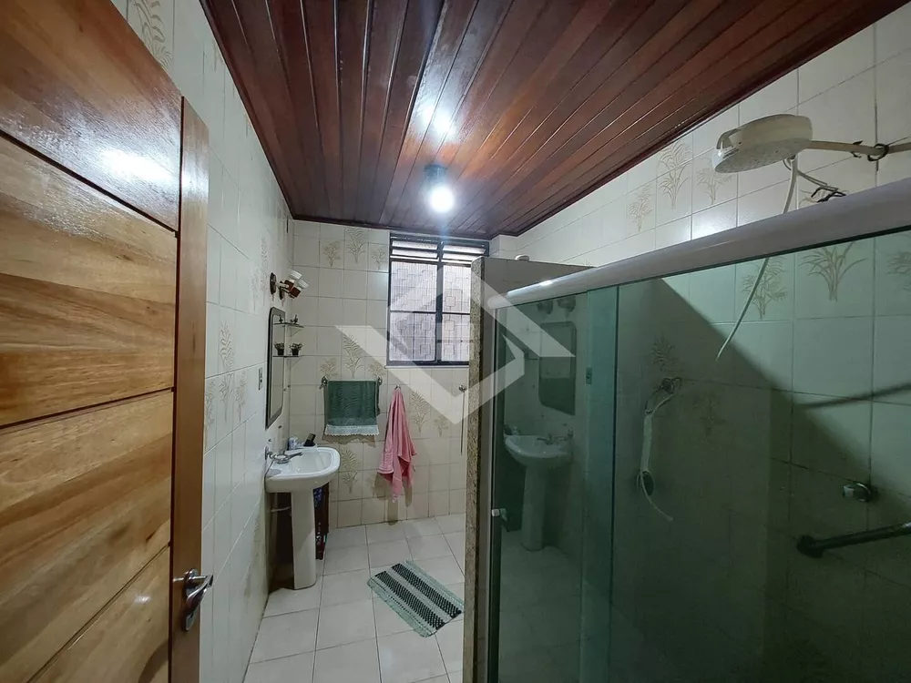 Casa à venda com 5 quartos, 250m² - Foto 11