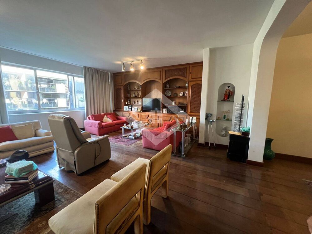 Apartamento à venda com 4 quartos, 200m² - Foto 2