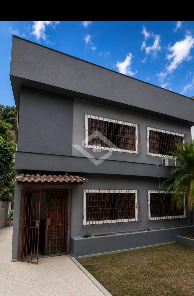 Casa, 5 quartos, 240 m² - Foto 1