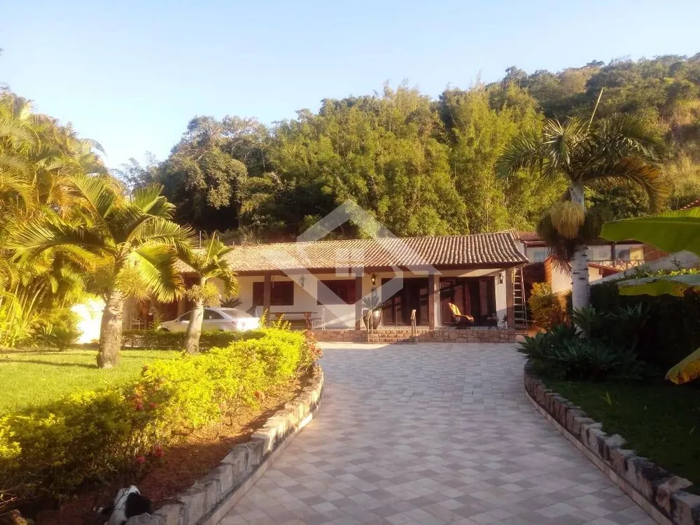 Casa, 4 quartos, 240 m² - Foto 1