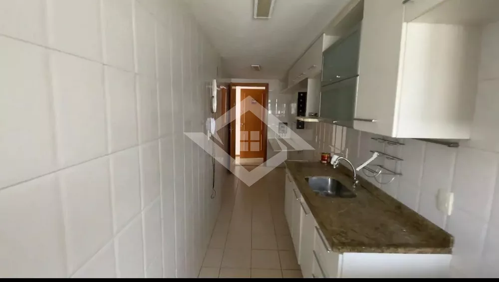 Apartamento à venda com 2 quartos, 72m² - Foto 2