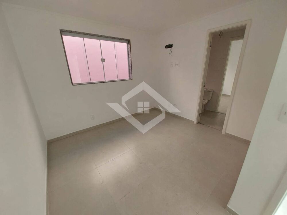 Casa à venda com 3 quartos, 130m² - Foto 2