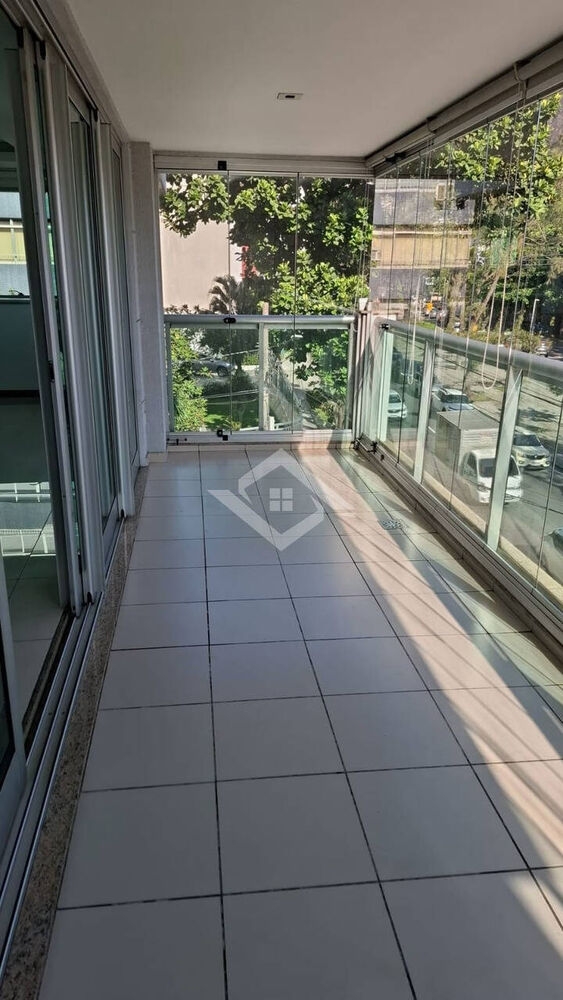Apartamento à venda com 4 quartos, 225m² - Foto 3