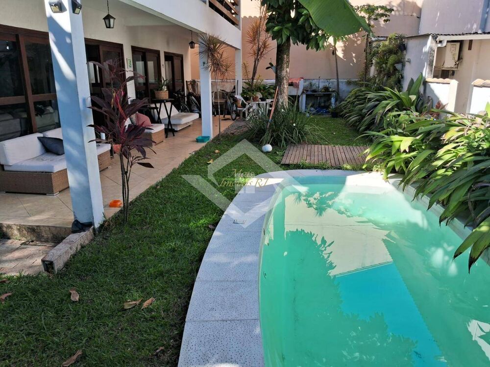 Casa à venda com 3 quartos, 246m² - Foto 8