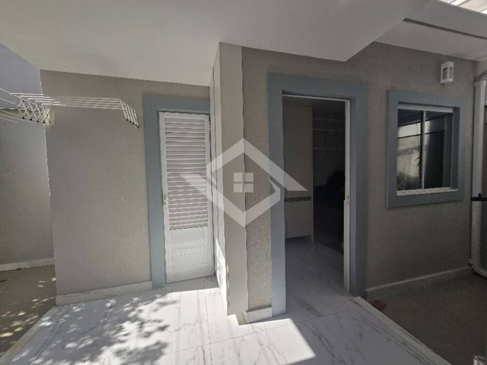 Casa à venda com 5 quartos, 300m² - Foto 4