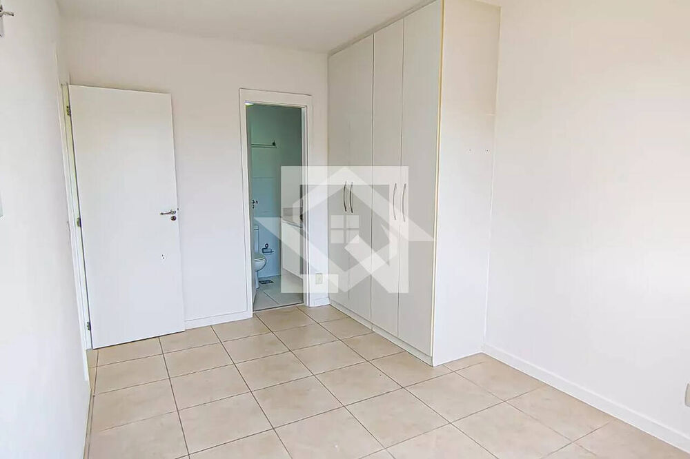 Apartamento à venda com 2 quartos, 70m² - Foto 2
