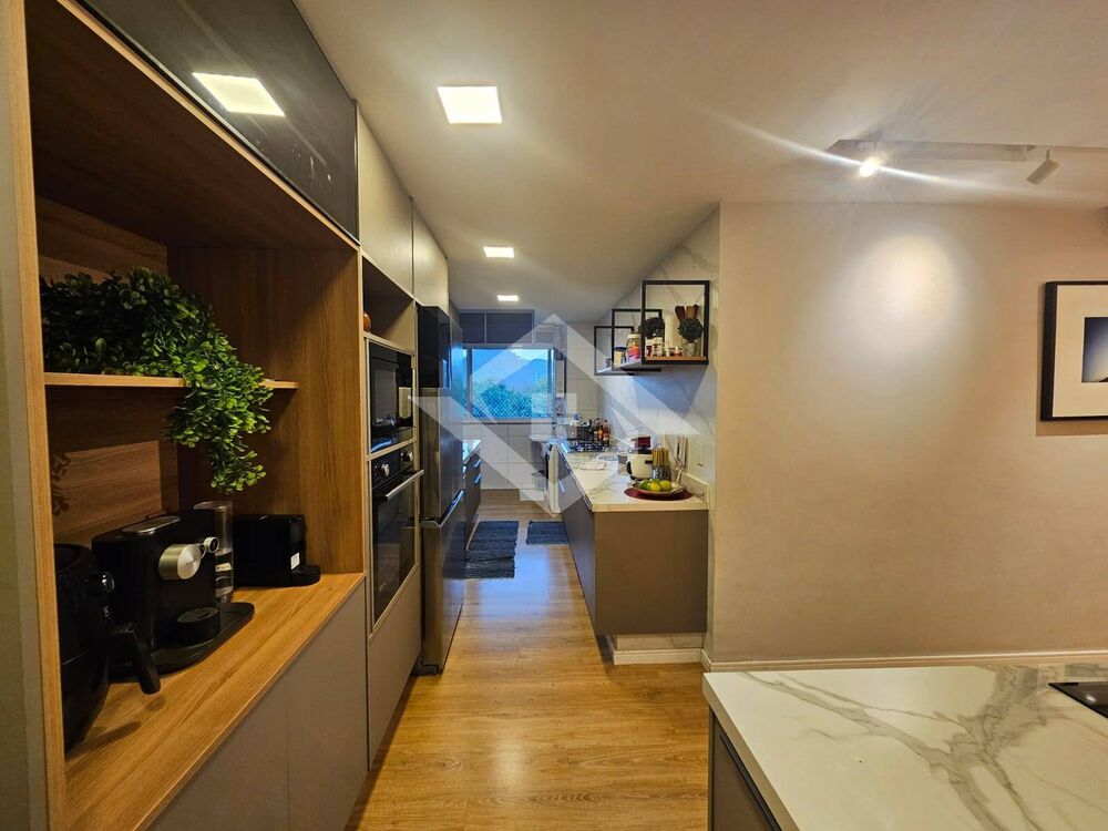 Apartamento à venda com 3 quartos, 144m² - Foto 2