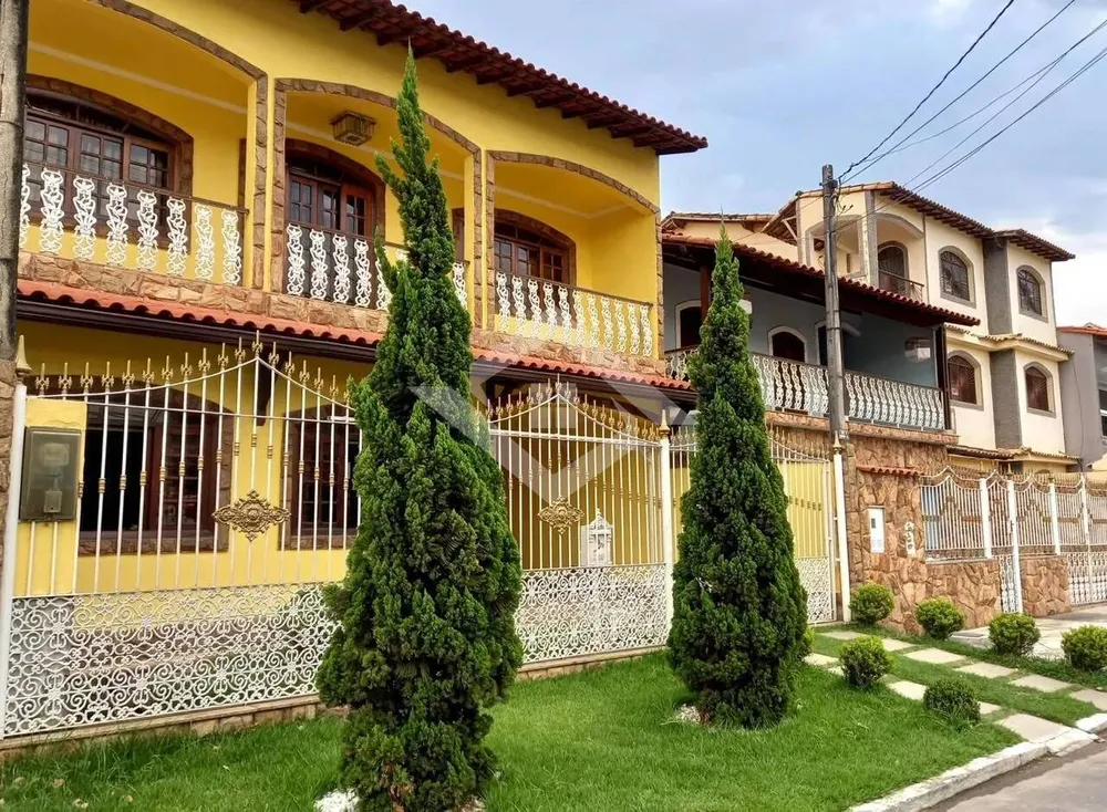 Casa, 4 quartos, 235 m² - Foto 1