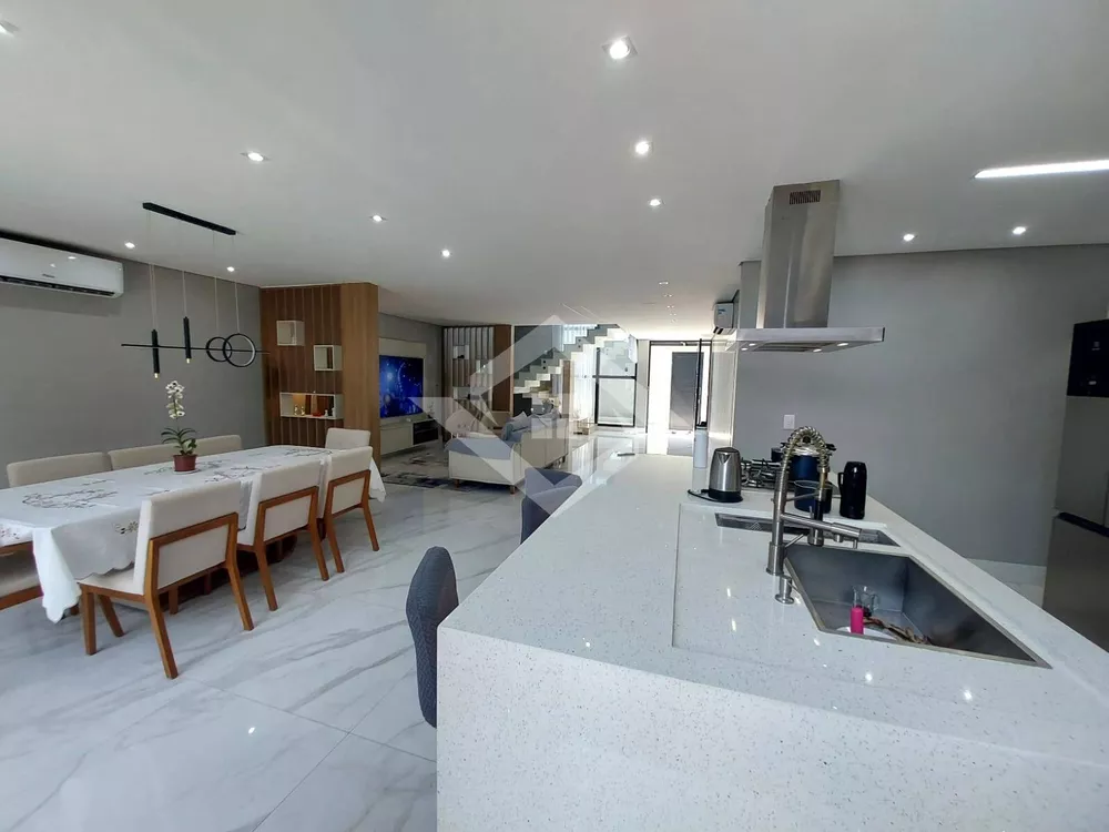 Casa, 3 quartos, 220 m² - Foto 3