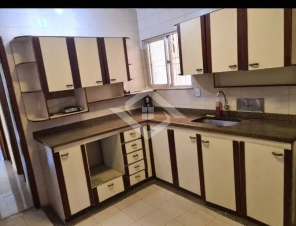 Casa à venda com 4 quartos, 170m² - Foto 2