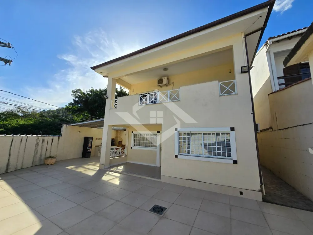 Casa, 3 quartos, 220 m² - Foto 1