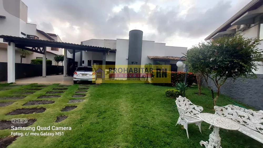 Casa de Condomínio à venda com 4 quartos, 300m² - Foto 1