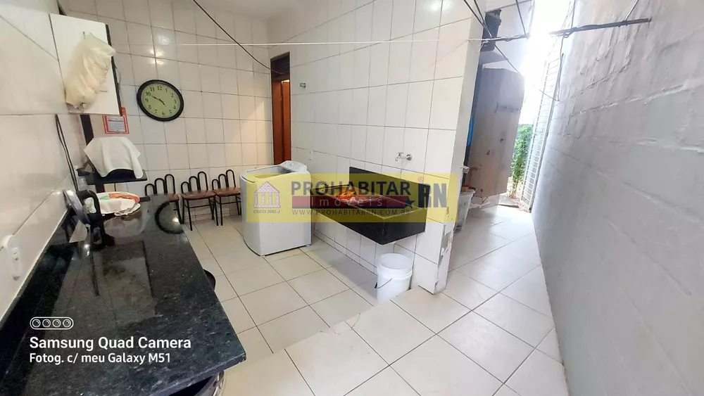 Casa de Condomínio à venda com 4 quartos, 300m² - Foto 2