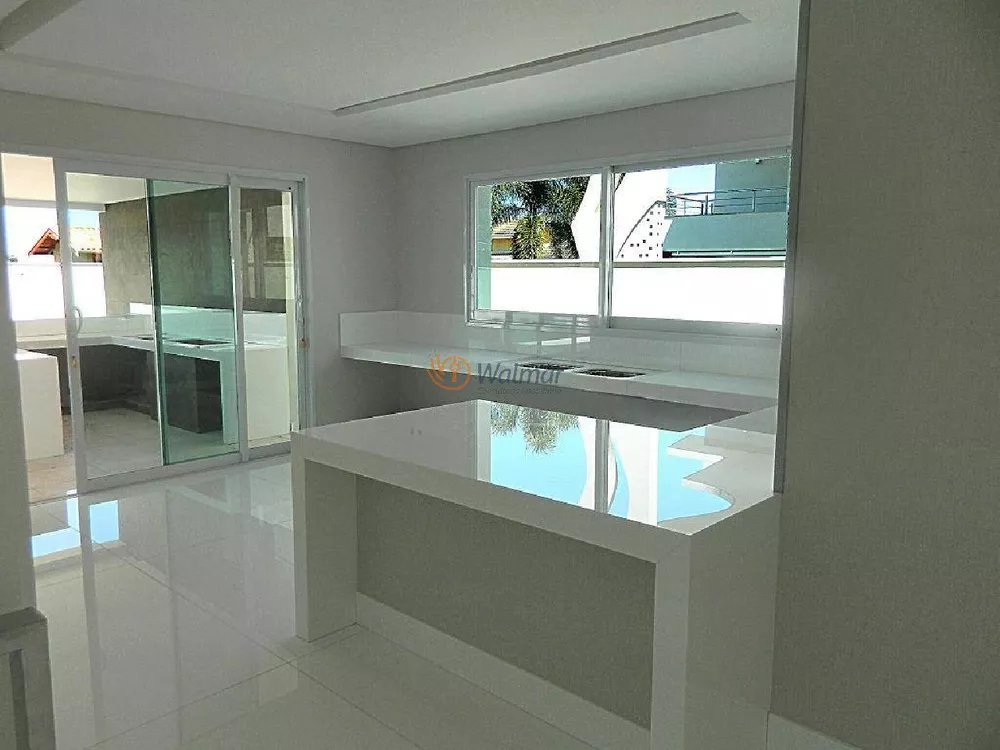 Casa à venda com 4 quartos, 684m² - Foto 1