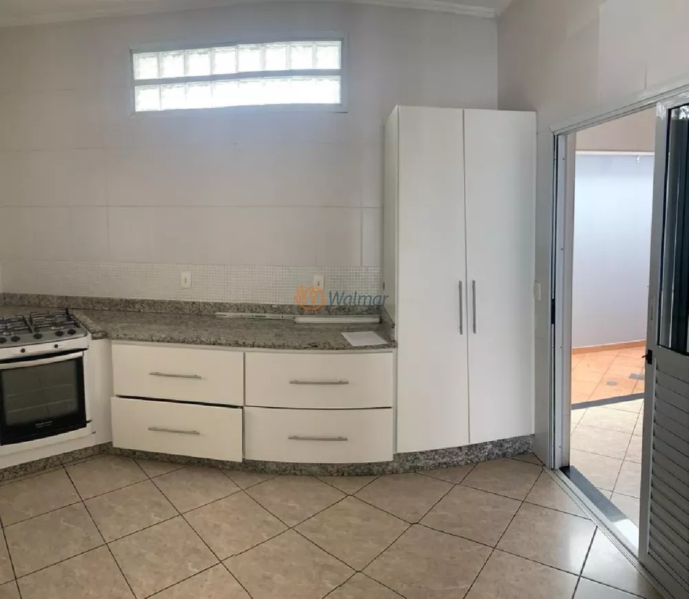 Casa para alugar com 4 quartos, 250m² - Foto 10