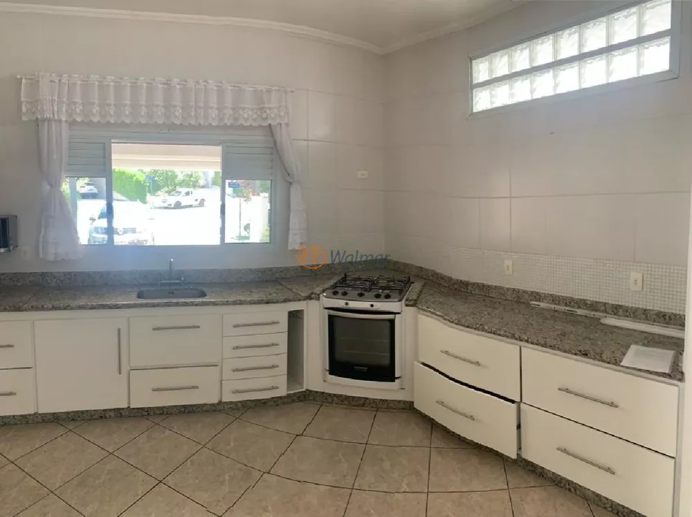 Casa para alugar com 4 quartos, 250m² - Foto 9