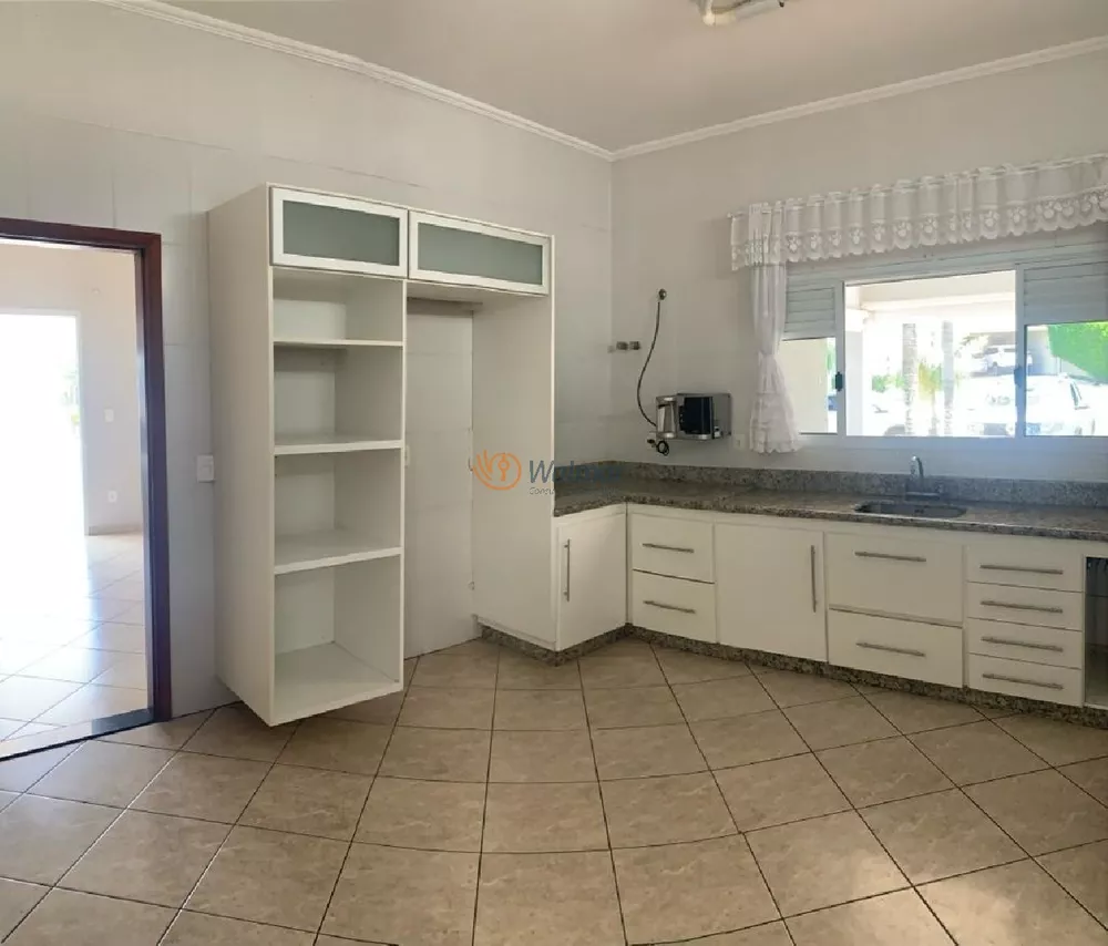 Casa para alugar com 4 quartos, 250m² - Foto 8