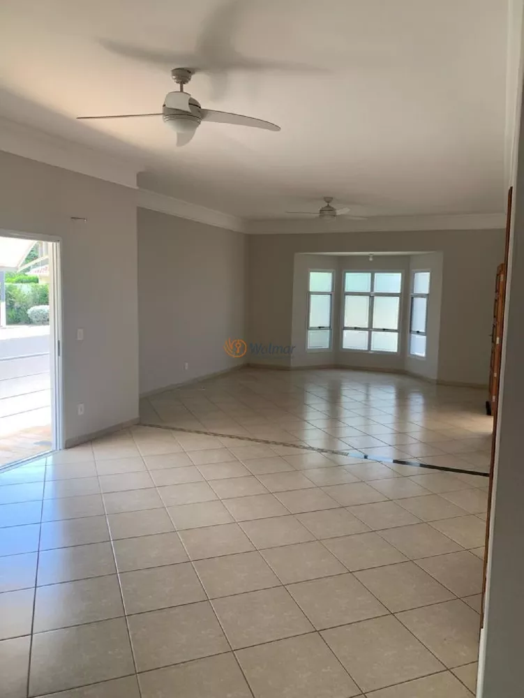 Casa para alugar com 4 quartos, 250m² - Foto 6