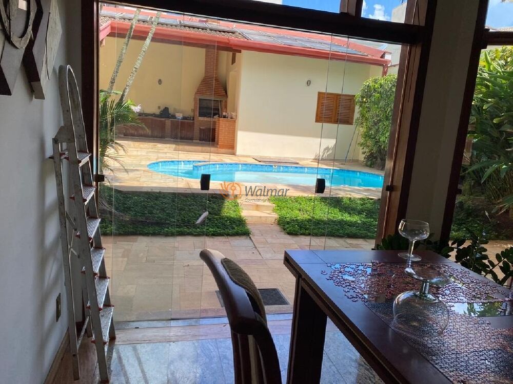 Casa à venda com 4 quartos, 335m² - Foto 2