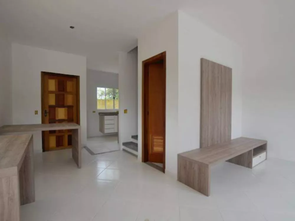 Casa à venda com 3 quartos, 90m² - Foto 2