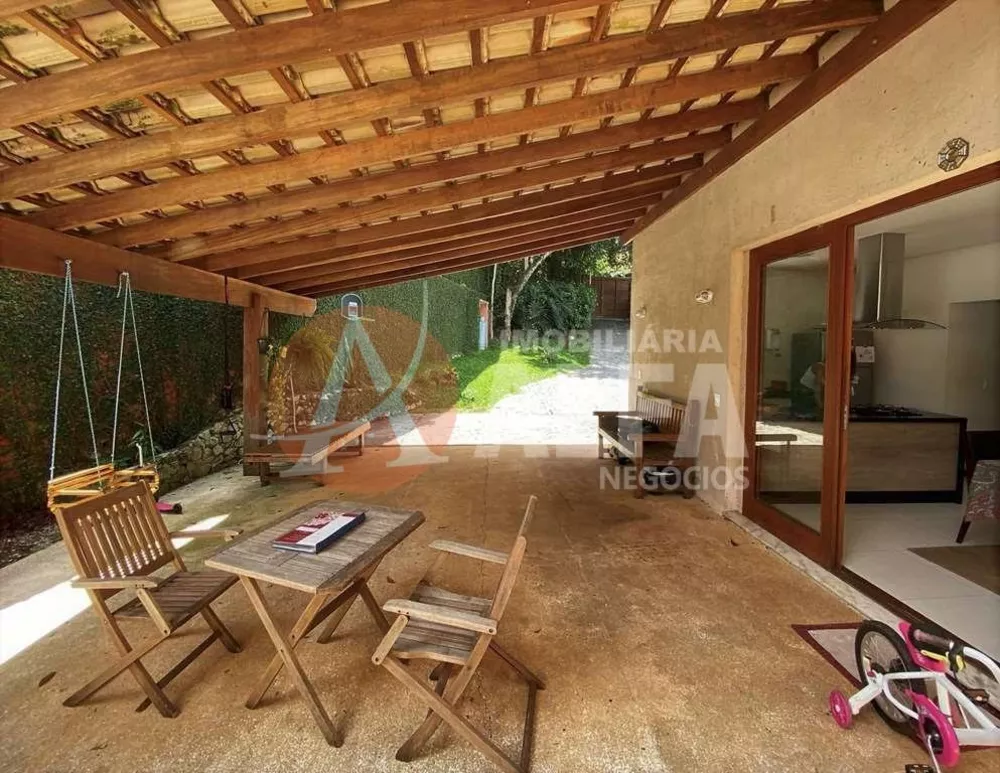 Casa à venda com 4 quartos, 250m² - Foto 4