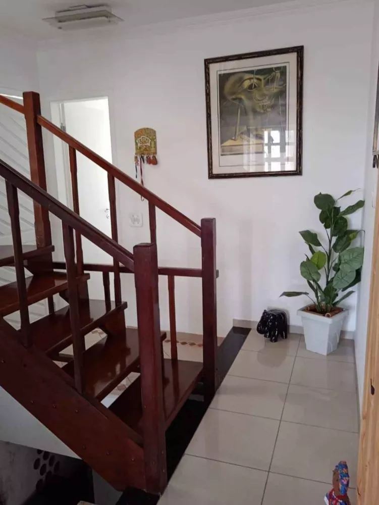 Casa à venda com 3 quartos, 211m² - Foto 3